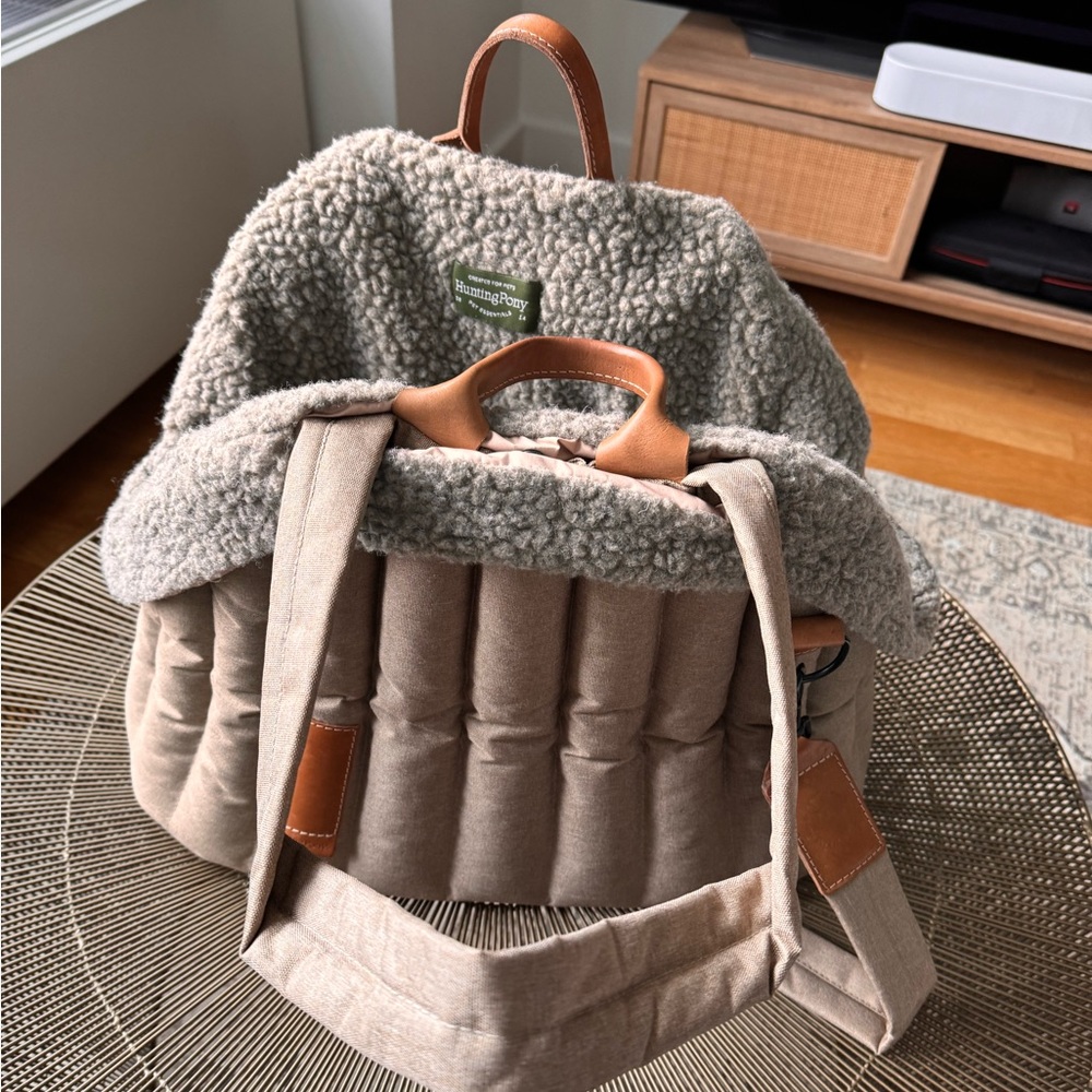 Pet carrier bag from Hunting Pony